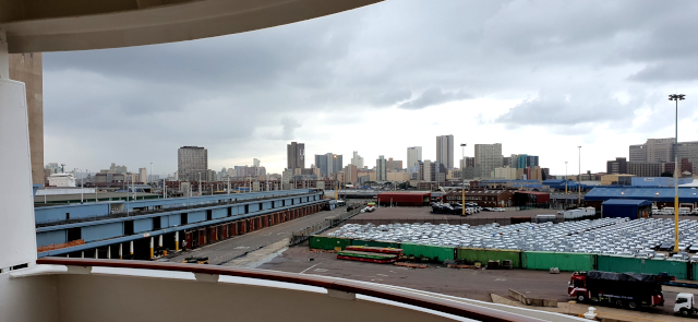 Die uitsig vanaf die agterkant van die MSC Musica, van Durban